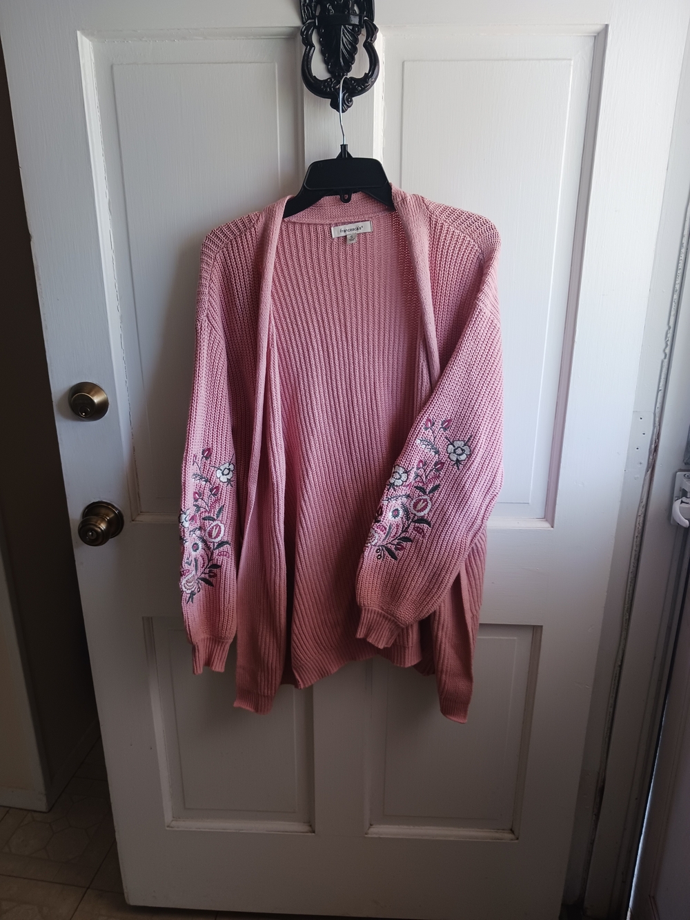 Francesca's Women's Floral Embroidered Open-Front Cardigan Sweater - Pink